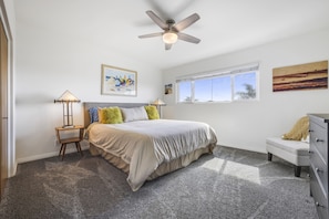 Room with king bed