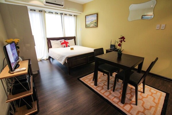 Studio Unit + Wi-Fi @Knightsbridge 0606