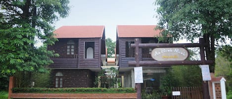 An Bnh Minh Villa and Wooden Handcrafts