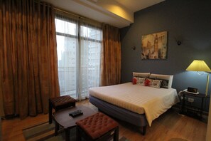 Gorgeous Studio unit@Knightsbridge 3906A