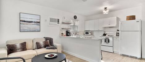 Open airy living area to kitchen 