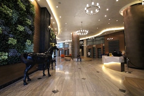 "Modern"Studio Unit @ Knightsbridge 1421