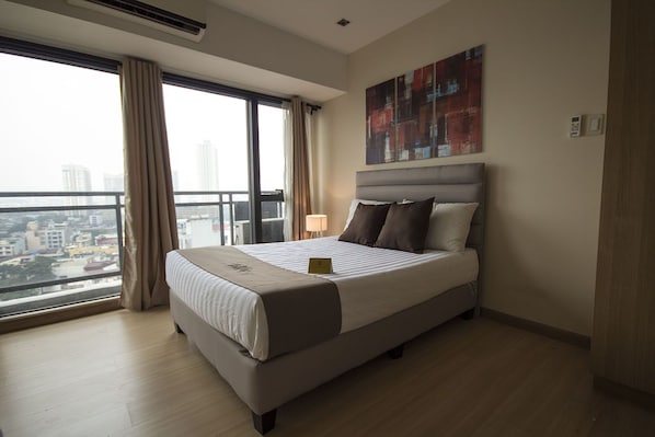 "Modern"Studio Unit @ Knightsbridge 1421