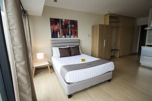 "Modern"Studio Unit @ Knightsbridge 1421