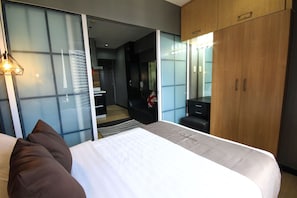 1-BR Unit @ Knightsbridge 4510