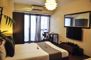 Studio Unit @ Knightsbridge w/ Free Wifi
