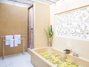 SKL Modern 3BR Villa Downtown Seminyak