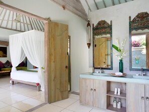SKL Modern 3BR Villa Downtown Seminyak