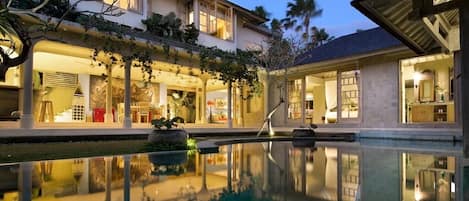 SKL Modern 3BR Villa Downtown Seminyak