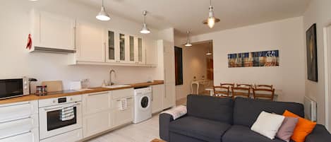 lounge / kitchen