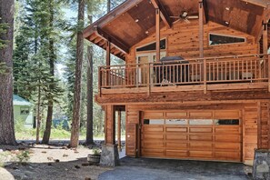 The balconies are perfect for relaxing and inhaling the fresh mountain air.