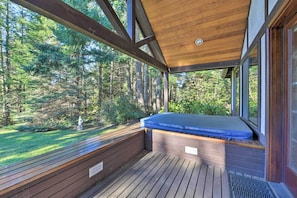 Covered Deck | Private Hot Tub