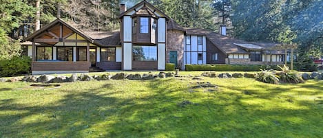 Camano Island Vacation Rental | 4BR | 3.5BA | 4,255 Sq Ft | Stairs Required