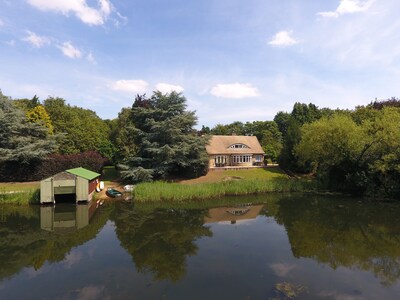  Luxury Lakeside Home In extensive grounds with boats, canoes and tennis court.