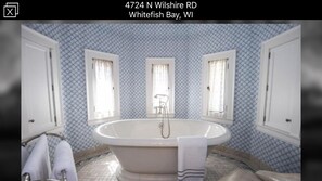 Tub in Master Bathroom