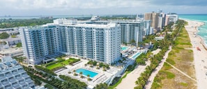 1 Hotel and Roney Palace building from air