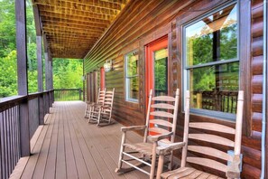 Relaxation defined right here at Breathless View.  When you just need to get away from it all, book this luxury family cabin rental.