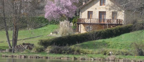 Maison du lac à Grolejac près de Sarlat