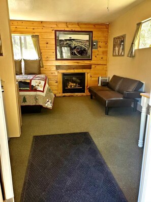 Queen bed, sleeper futon, fireplace. 