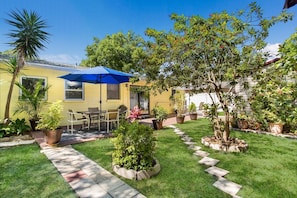 Relax in a park like setting backyard