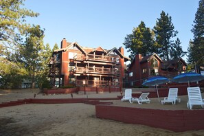 Tahoe Edgelake has a rustic, mountain charm with an all-season beach.