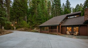 Firefall Lodge is surrounded by beautiful tall Sugar Pines, Ponderosas & Cedars.