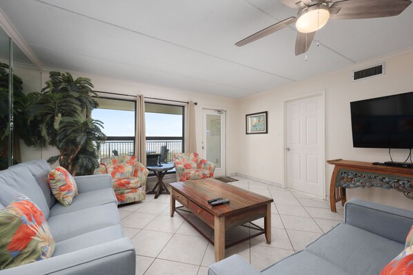 The living area is large, and well decorated! Great ocean views!