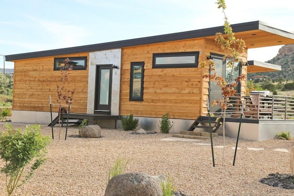 Prickly Pear at Escalante Escapes is your tiny home desert oasis! With 400 sq ft and 2 BR, you can sleep up to 6. It’s full of amenities and makes the perfect home base for southern Utah hiking adventures - just 15 minutes from the Grand Staircase.