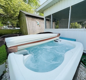 Outdoor spa tub