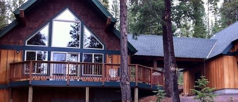 Bummy's Place cabin is ideal for romantic get-aways, small family time & more!