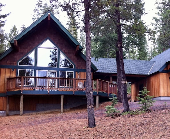 Bummy's Place cabin is ideal for romantic get-aways, small family time & more!