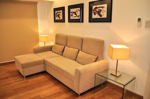 Deluxe 1BR w/ Strong WiFi @ Milano 1902