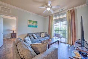 Living Room | Free WiFi | DVD Player