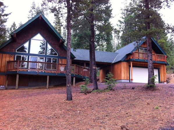 Located in Diamond Peaks off Hwy 58 and 1.2 miles from Crescent Lake junction.