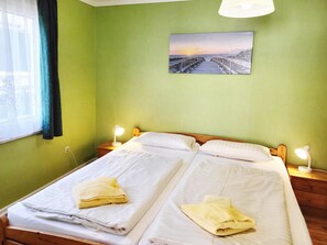 2-R-Whg. 12 -Schlafzimmer