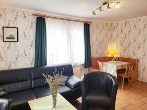 2-R-Whg. 12 - Wohnzimmer