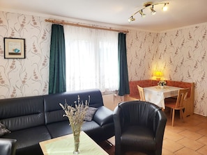 2-R-Whg. 12 - Wohnzimmer