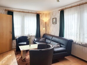2-R-Whg. 12 - Wohnzimmer