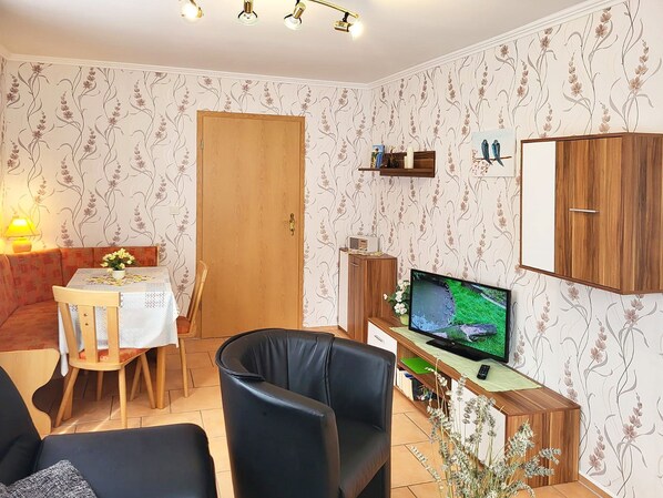 2-R-Whg. 12 - Wohnzimmer