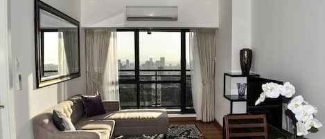 1BR Deluxe 39th Flr w WiFi @ Milano 3903