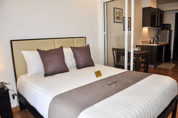 1BR Superior + Pool & GYM @Milano 3302D