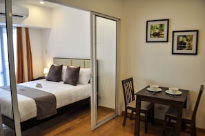 1BR Superior + Pool & GYM @Milano 3302D