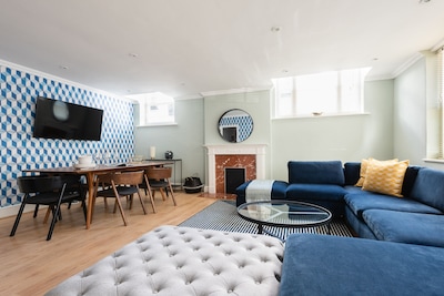 The Kensington Palace Mews - Bright & Modern 6BDR House with Garage