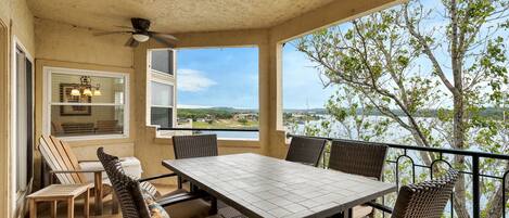 Large Covered Patio with Panoramic Lakeviews & Dining Area