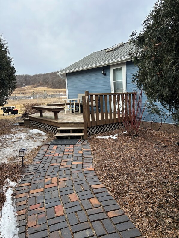 Entrance to deck and cottage