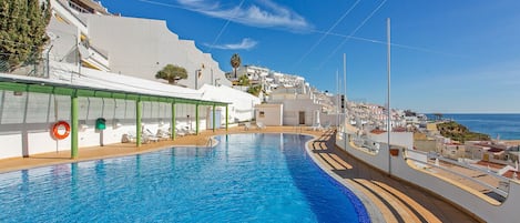 VISTA PISCINA E MAR