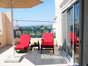 Side terrace