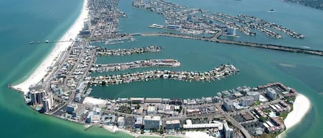 The famous Clearwater Beach, Florida.. Dont miss it...
