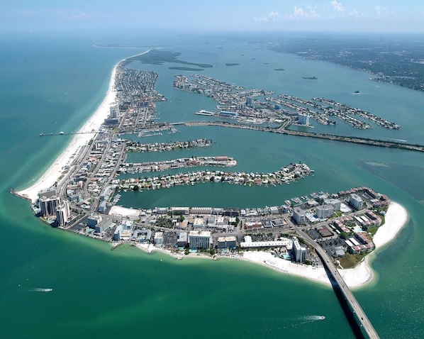 The famous Clearwater Beach, Florida.. Dont miss it...
