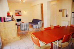 Living/dining room